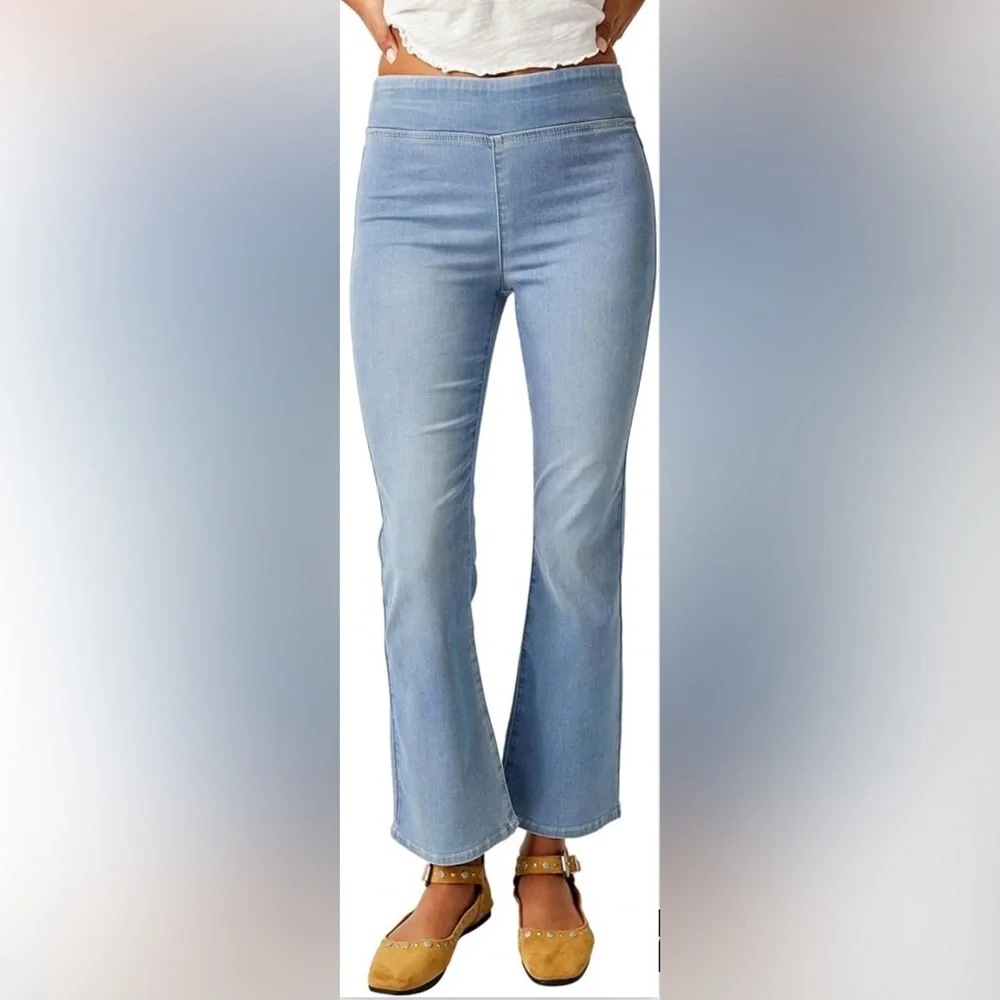 We The Free Mid-Rise Boot Flare Pull-On Light Wash Cropped Stretch Jeans XS NWT‎